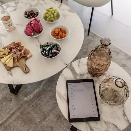 Marina East Tower شقة أيا نابا